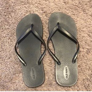 ISO - Old Navy Rubber Flip Flops - SEARCHING